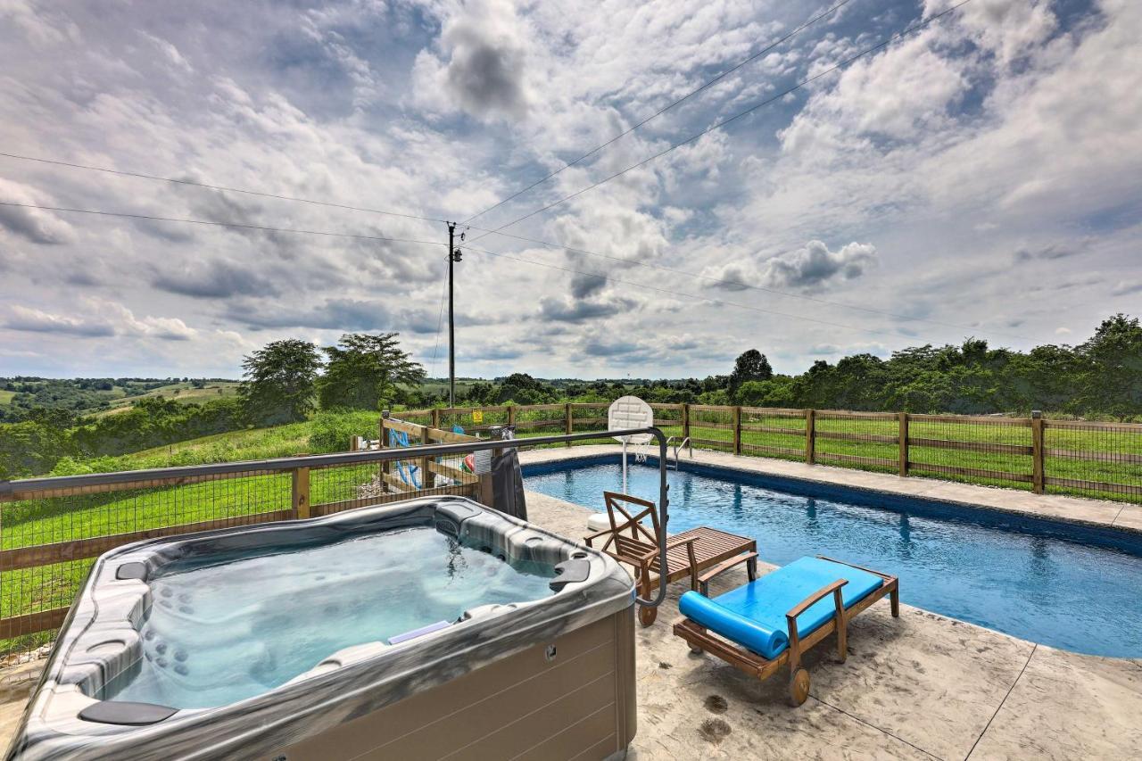 Chic Williamstown Retreat With Pool And Hot Tub! Villa Buitenkant foto
