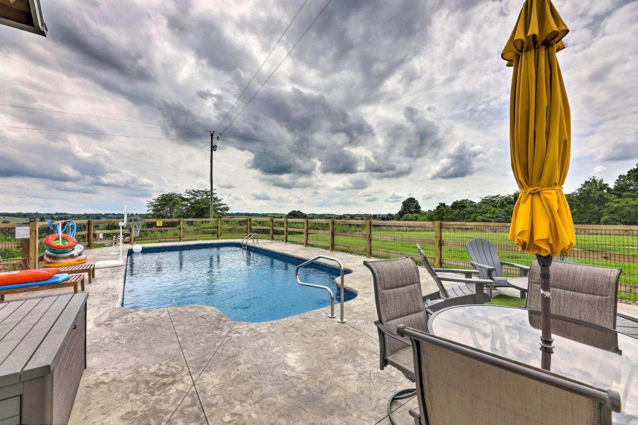 Chic Williamstown Retreat With Pool And Hot Tub! Villa Buitenkant foto