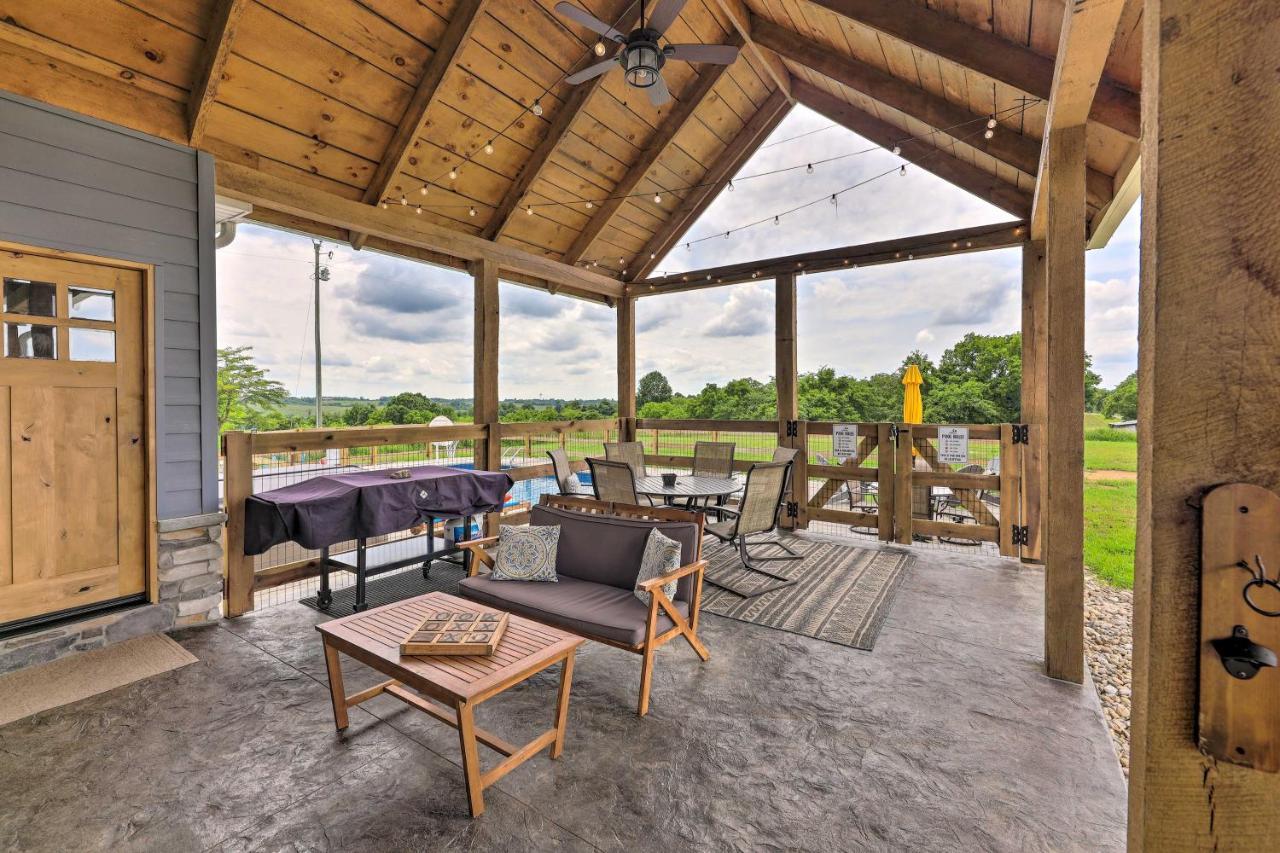 Chic Williamstown Retreat With Pool And Hot Tub! Villa Buitenkant foto
