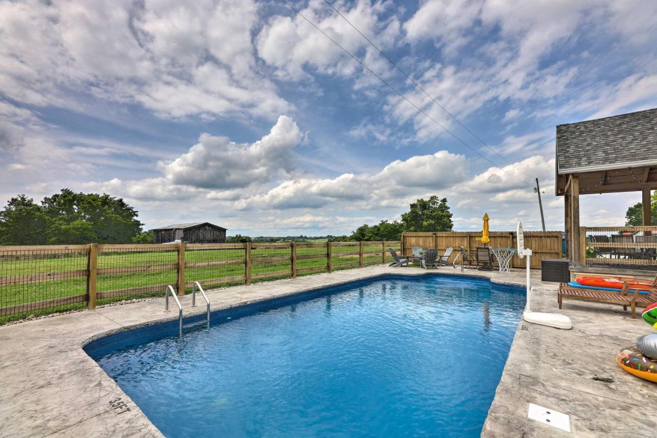 Chic Williamstown Retreat With Pool And Hot Tub! Villa Buitenkant foto
