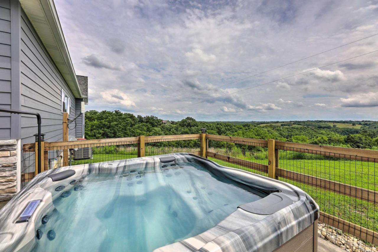 Chic Williamstown Retreat With Pool And Hot Tub! Villa Buitenkant foto